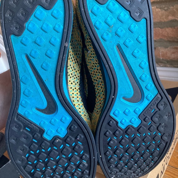 Nike Multicolor Flyknit Racer - Picture 3 of 3